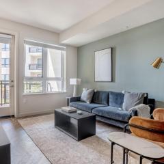 Emeryville 1br w rooftop nr Bart highways SFO-1465