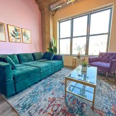 South Loop Chicago 2BR Retreat with Skyline View and Optional Parking for 8 guests Near McCormick Place and Soldier Field