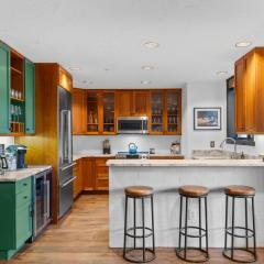 Whiskey Ridge - Spacious Mountain Modern Condo - Easy Walk to Base, Two Patios, 2 Main Suites, Grill!