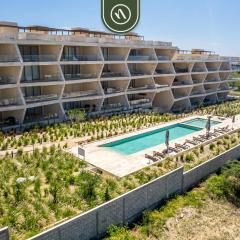 Luxury 2 BR Condo - Oceanview Pool - Gym