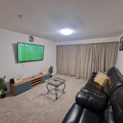 Milton Keynes Modern Retreat