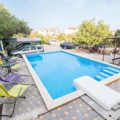 Apartments Fidelis - Two Bedroom Apartment with Terrace and Garden View 7
