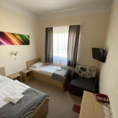 Free direct bus to city center, Free breakfast