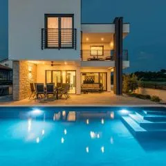 Brand new Villa Olivia 30m from the sea with heated pool and jacuzzi