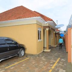 Kampala - Sleeps 2 - Apartment - Parking
