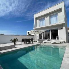 Villa moderna piscina privada