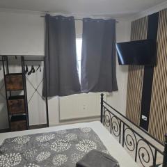Zimmer mit privatem Badezimmer