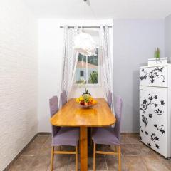 Apartment Vela Stiniva with terrace