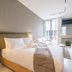 The Rose 707: Top Floor Modern City Apartment