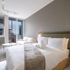 The Rose708: Top Floor Modern City Apartment