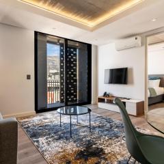 The Signature 410:Central Modern Aprt with Parking