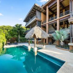 Spacious 4 Bedroom Condo Pool