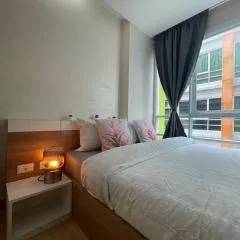 Cozy room at Huai Khwang close to MRT