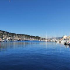 Elegante maison avec un beau jardin, à 150 m de la mer, climatisation, Wifi ...