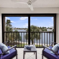 Condo with views of Smokehouse Bay and walk to food