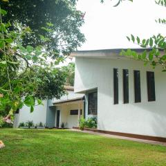 Villa for leisure and work at Kalutara suburbs