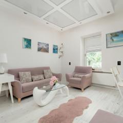 Cosy Apartment in Łódź with Parking Niciarniana by Noclegi Renters