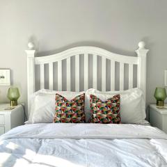Perfectly Coastal - Central Apartment with Castle Views and minutes to Old Town