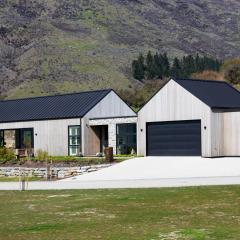 Beautiful Haven - Stunning Luxury Home - Queenstown - NEW!!