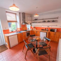 Pass the Keys Spacious Garden Home in New Mills - Pet Friendly