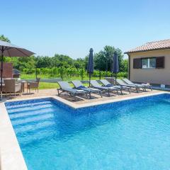 Beautiful Home In Cere