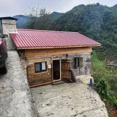 Amiras Dağevi