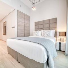 5 Mins to JBR Beach, Luxury Studio in Dubai Marina's Best Tower