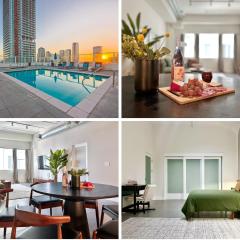 Luxury 2BR in DTLA w Jacuzzi & Rooftop Views