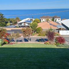 "Sea to See" Large Apartment in Prime Location with Free Laundry Room and Car Parking