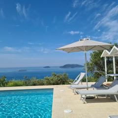 "Ulivi House" inside a Private Park, shared Pool, Tennis, 2 AC BDR, 2BTH, parking next home and private garage in Lerici!