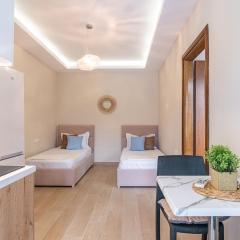 Goro's Villa 8 - Pool, Kitchen & Parking
