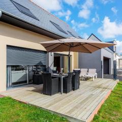 Amazing Home In Saint-Méloir-Des-Ondes