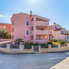 2 Bedroom Cozy Apartment In Medulin