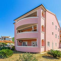 1 Bedroom Cozy Apartment In Medulin