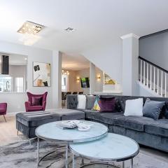 2532- 6BD/4BA Windsor Luxury Villa | Game Room & Pool