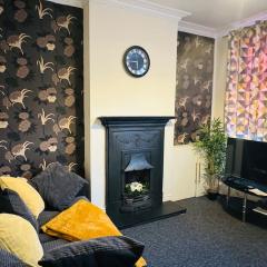 Cosy 2 bedroom house in Leicester- entire house, sleeps 5