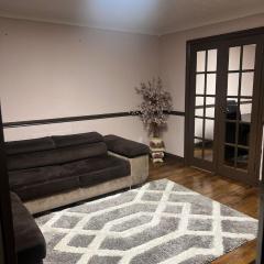 3-Bed House - Sleeps 6 Parking & Garden