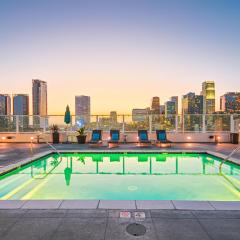 Downtown Escape - 2BR w Skyline Views & Hot Tub