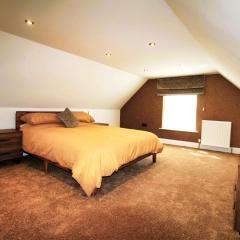 1 Bed Cottage - Plus Sofa Bed - Sleeps 4 - Central