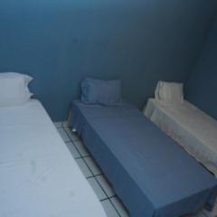 Habitación con tres camas