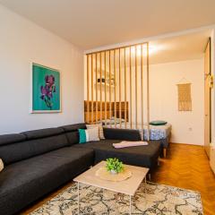 Flexible SelfCheckIns 102 - Zagreb - Parking - WIFI - Loggia