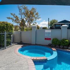 Sun and Swim - Lake Taupo Holiday Home