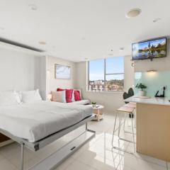 Bondi Studio Apartment with Pool & Rooftop Views