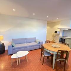 06CF Beautiful renovated apartment in old Antibes
