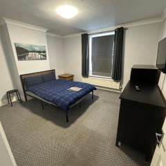 Large 5 bedroom property in the centre with lots of parking