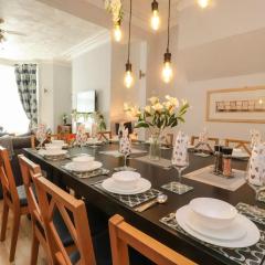 7-Bed Beachside Retreat - Sleeps 14 & Pet Friendly