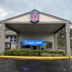 Studio 6 Suites Charlotte, NC Northlake