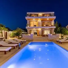 Villa in Pola a with Swimming Pool