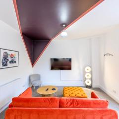 Contemporary Silverstone with FREE PARKING by Prescott Apartments