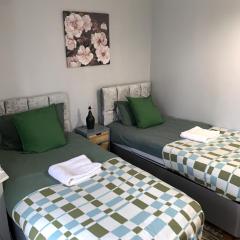 Everything You Need I Super Comfy I Sleeps 7 I WiFi I Parking I 4BDR